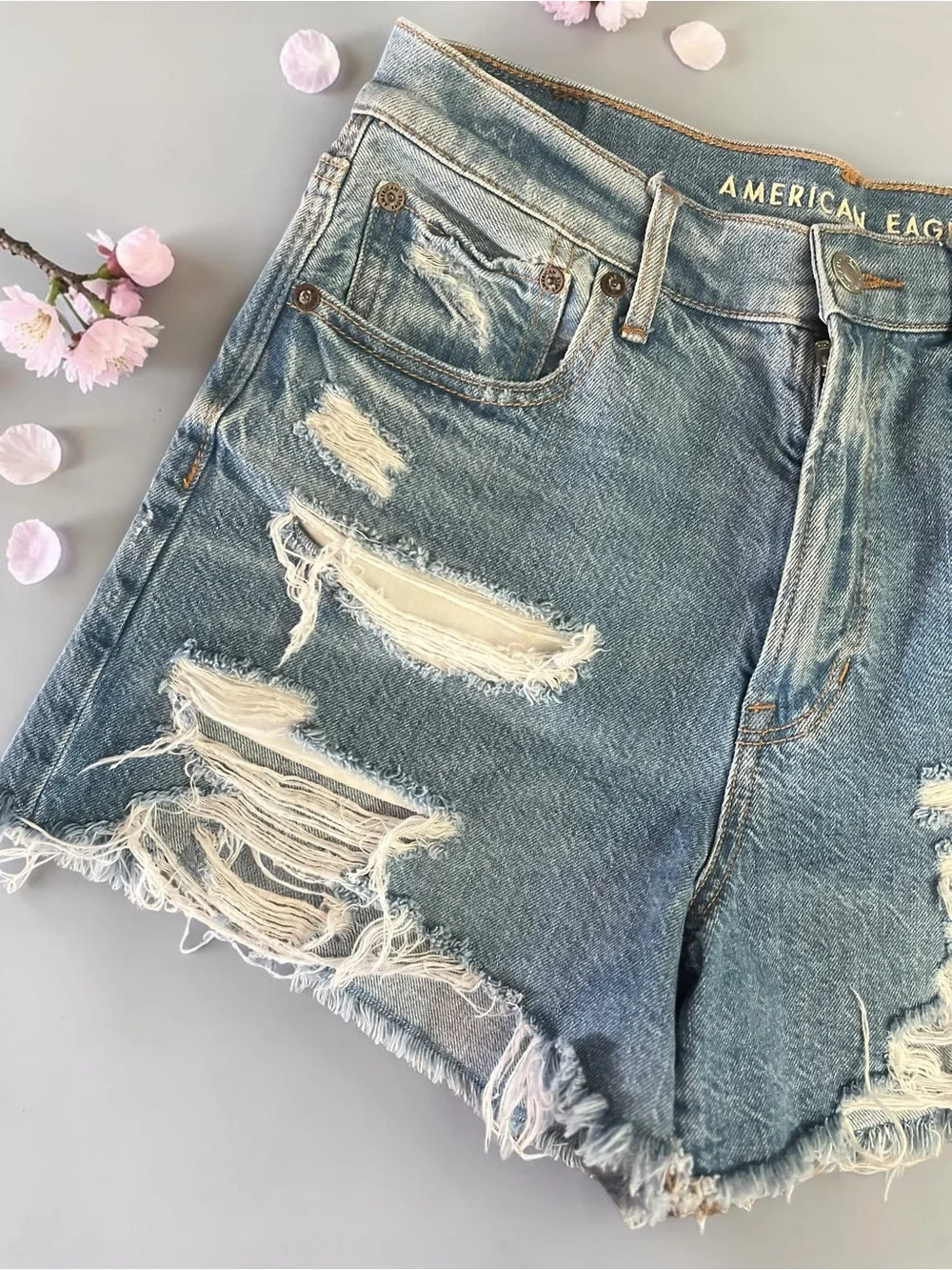 American Eagle Highest Rise 90’s Boyfriend distressed Jeans Shorts